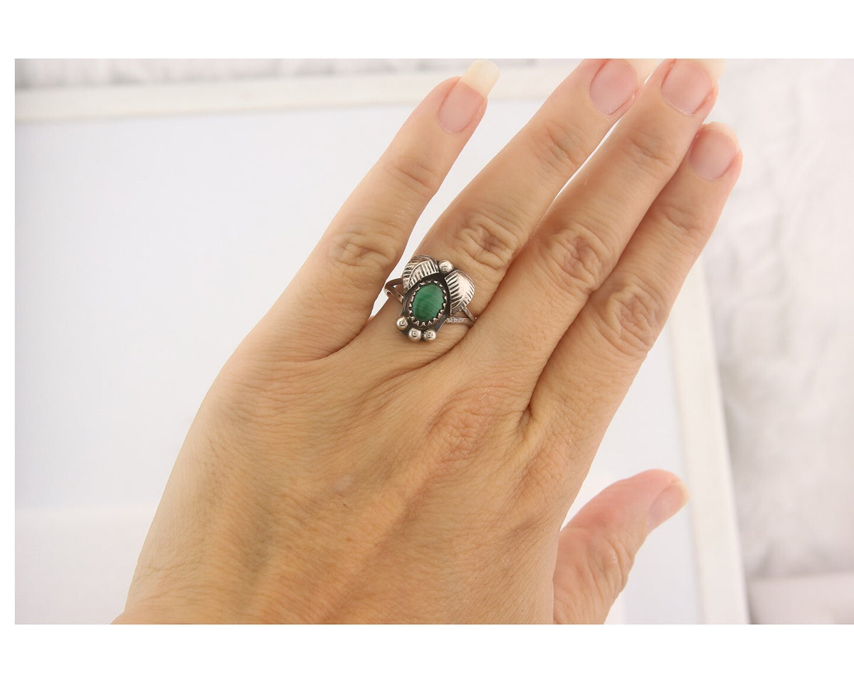 Vintage Navajo Ring 925 Sterling Authentic Traditional Malachite Size 5.75