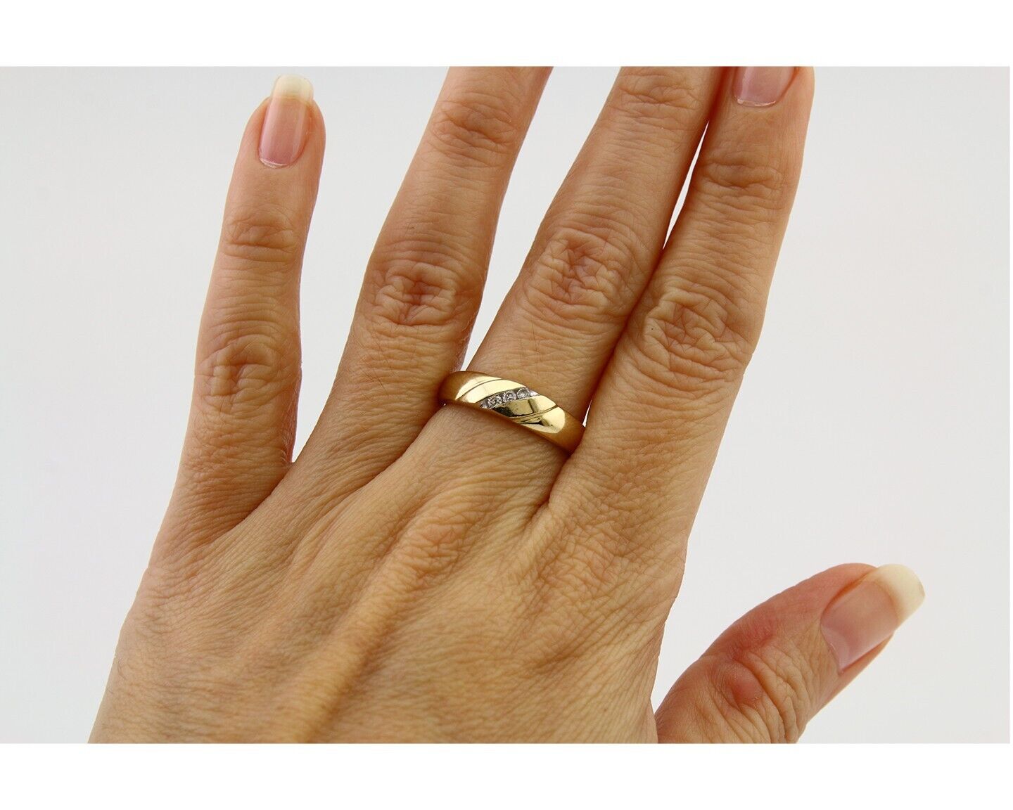 Natural Diamond Band 14k Solid Yellow Gold 3-Stone Ring
