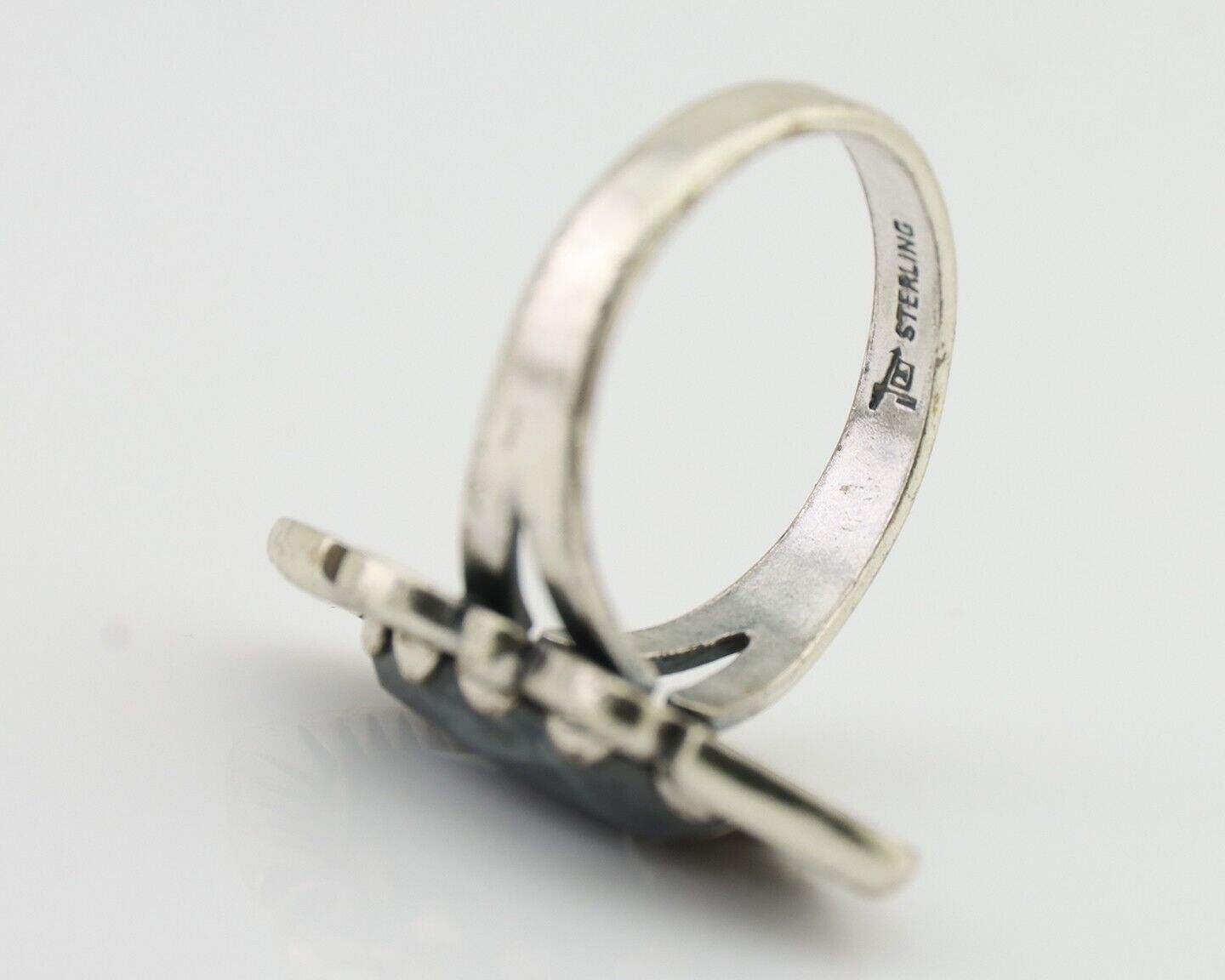 Navajo Hematite Ring 925 Silver Artist Signed Hanging Arrow Size 7.5 C.80's