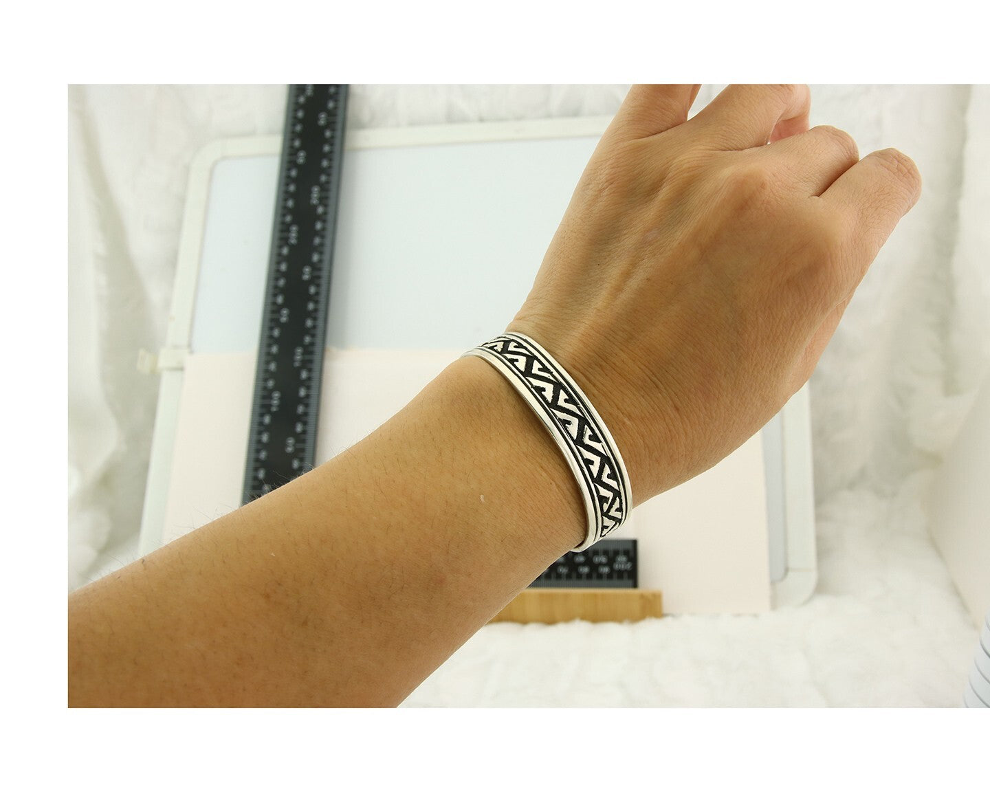 Mens's Navajo Bracelet 925 Silver Artist Signed Thomas Singer Cuff Made 1980's