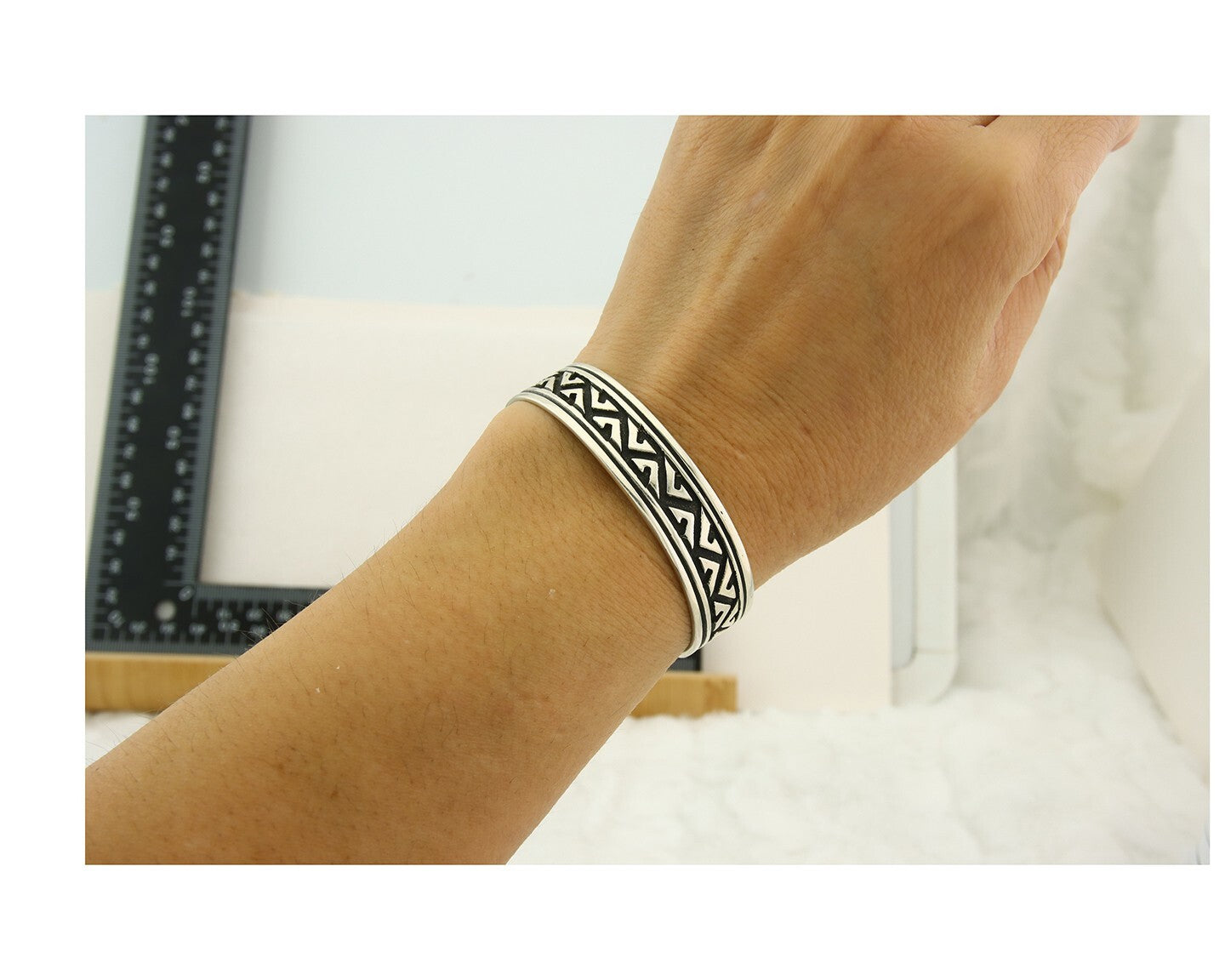 Mens's Navajo Bracelet 925 Silver Artist Signed Thomas Singer Cuff Made 1980's