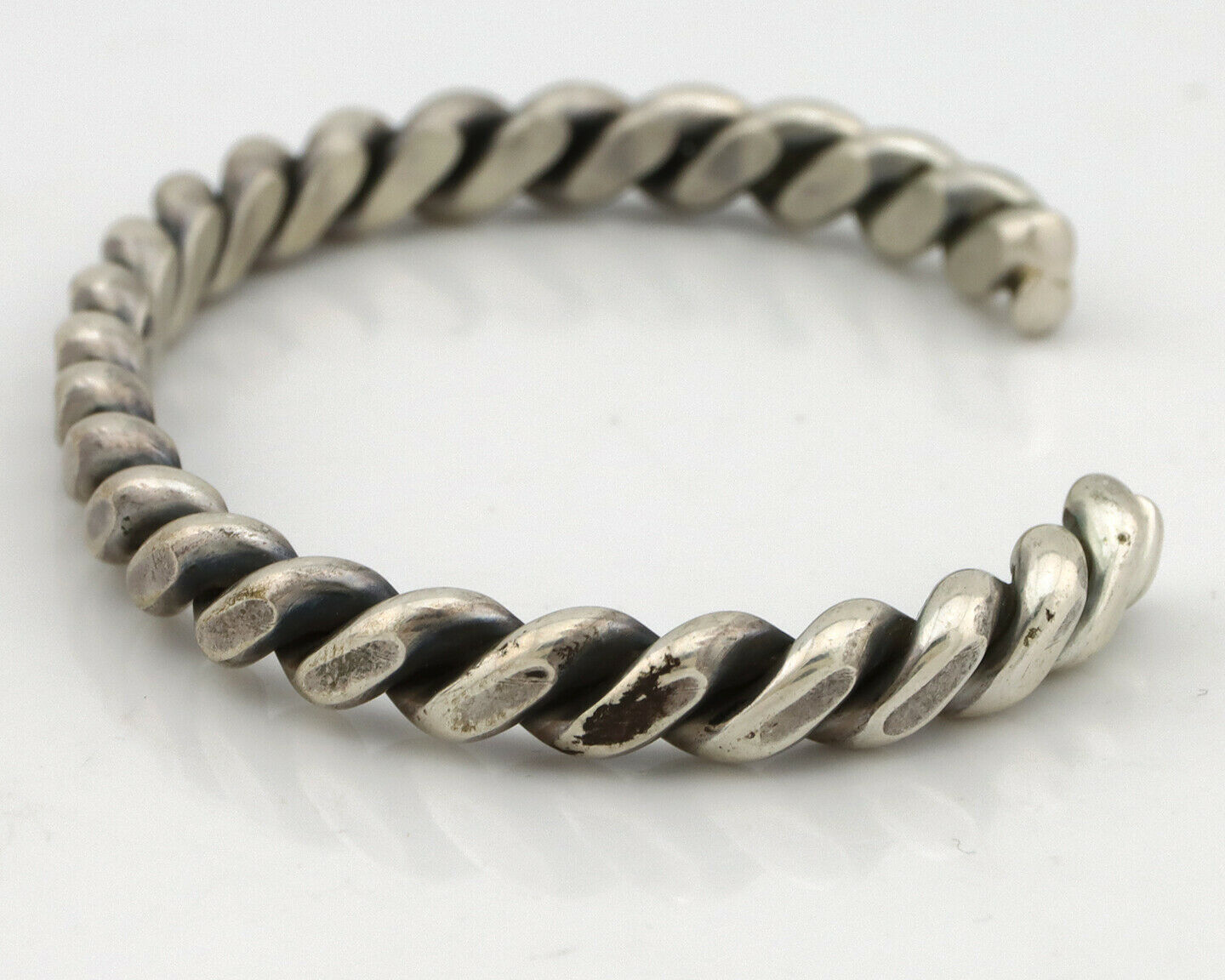 Navajo Handmade Bracelet .925 SOLID Silver Native American Artist Circa 1980's