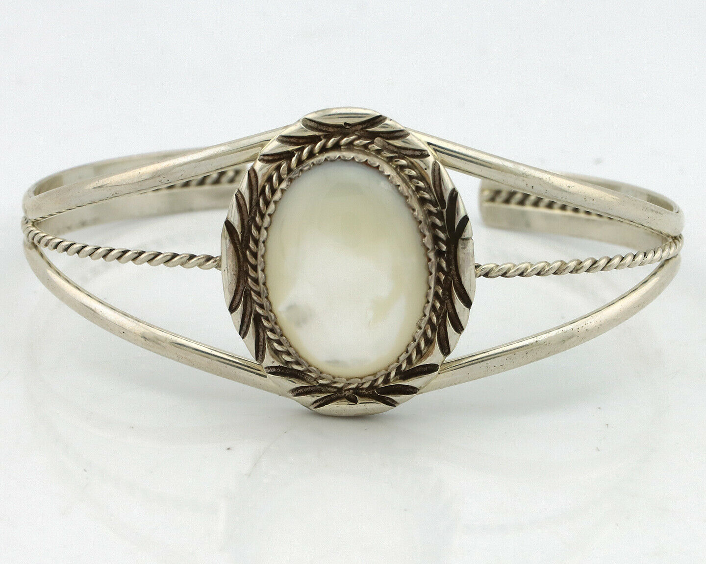 Navajo Bracelet .925 Silver White Sea Shell Native American Artist C.90's