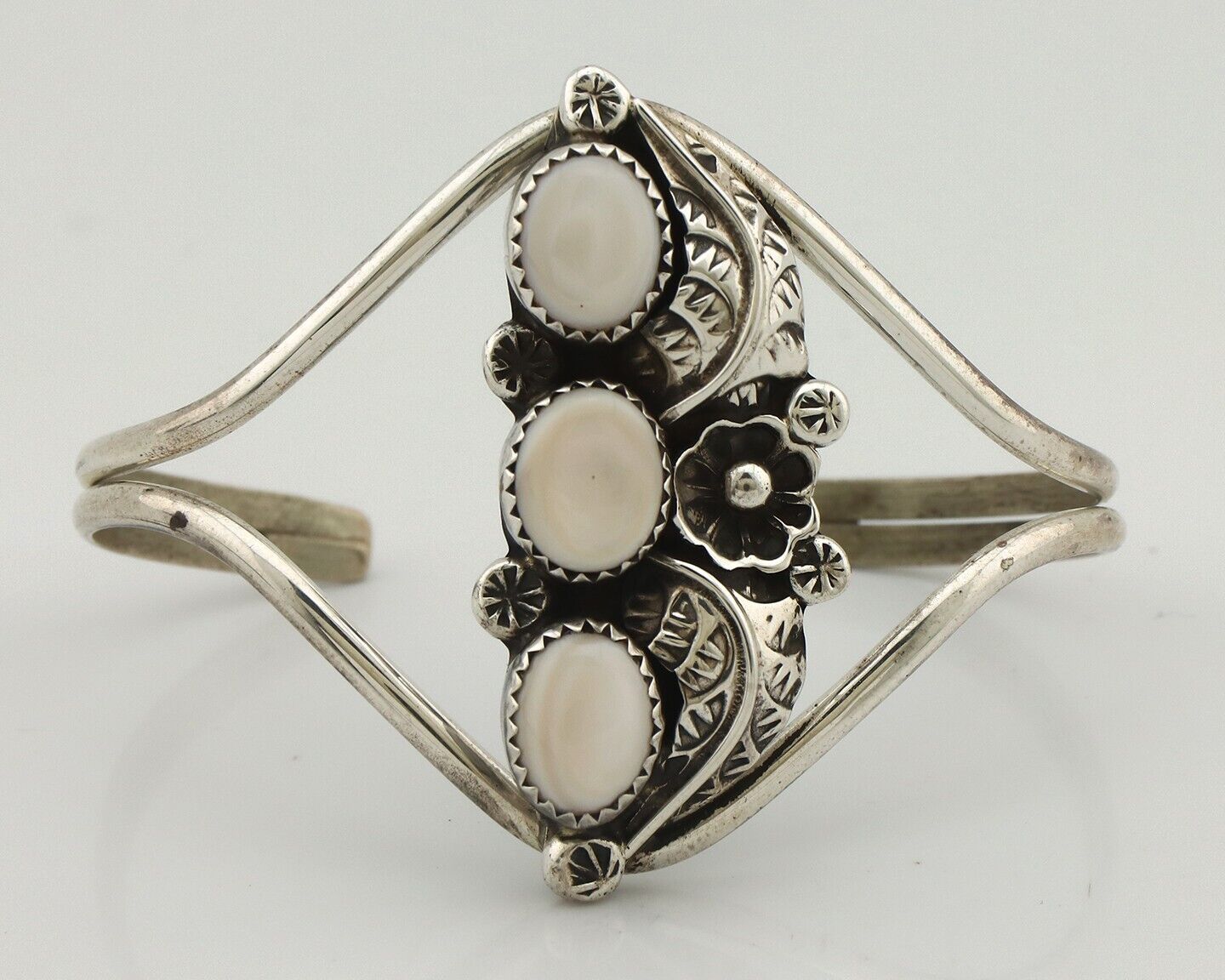 Women's Navajo Bracelet 925 Silver Natural Pink Mussel Native American Signed BB