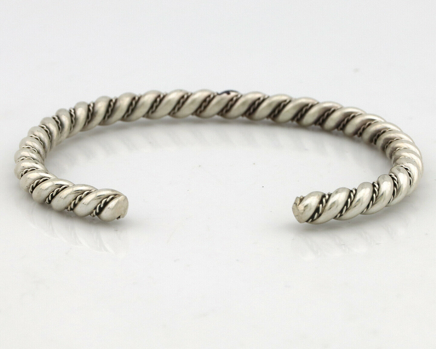 Navajo Handmade Bracelet .925 SOLID Silver Native American Artist Circa 1980's