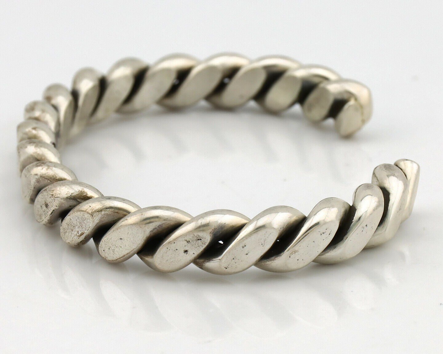 Navajo Handmade Bracelet .925 SOLID Silver Native American Artist Circa 1980's